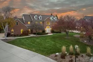 9254 W Wyndham Hills Ct, Franklin, WI 53132 - Photo 1