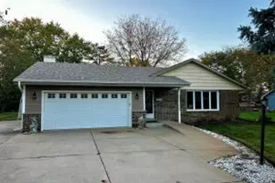 7850 Scenic View Dr, Racine, WI 53185 - Photo 1