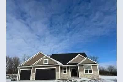 922  Medina Dr, Mukwonago, WI 53149 - Photo 1