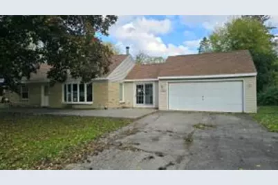 2902 S 124th St, West Allis, WI 53227 - Photo 1