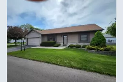 916  Park Cir, Racine, WI 53182 - Photo 1