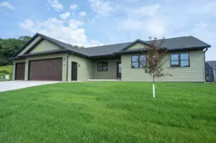 347 Southern Dr, Holmen, WI 54636 - Photo 1