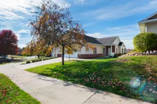 1607 Pine Ridge Dr, Onalaska, WI 54650 - Photo 1