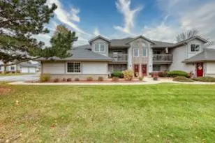 823 Quinlan Dr, Pewaukee, WI 53072 - Photo 1