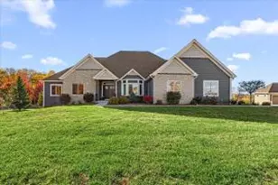 794 Lakeview Ridge Ln, Richfield, WI 53017 - Photo 1