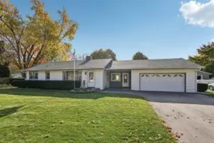 711 E Lisbon Rd, Oconomowoc, WI 53066 - Photo 1