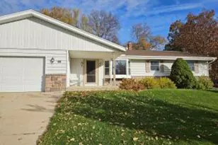 906 Larchmont Dr, Waukesha, WI 53186 - Photo 1