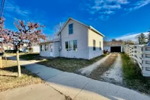 404 4th Ave, Onalaska, WI 54650 - Photo 1