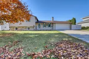 367 Prairie Run, Grafton, WI 53024 - Photo 1