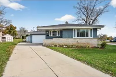 W180N8502  Pineview Ct, Menomonee Falls, WI 53051 - Photo 1