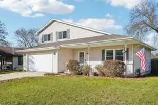 1614 Briarwood Ln, Hartford, WI 53027 - Photo 1