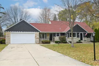 10039 N Sunnycrest Dr, Mequon, WI 53092 - Photo 1