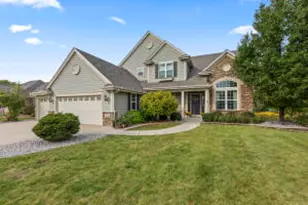 W273N2543 Arlington Dr, Pewaukee, WI 53072 - Photo 1