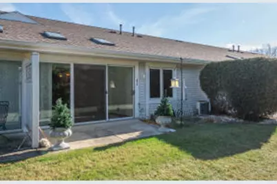 653  Hartford Sq, Hartford, WI 53027 - Photo 1