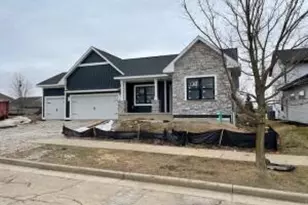 15517 67th St, Kenosha, WI 53142 - Photo 1