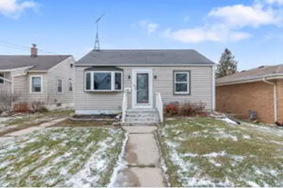 318 E Kilbourn Ave, West Bend, WI 53095 - Photo 1