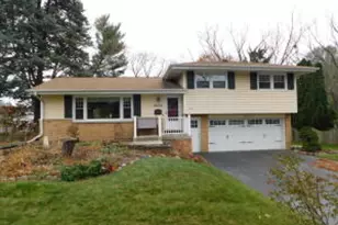 618 Lee Ct, Waukesha, WI 53186 - Photo 1