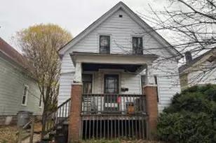 2827 W Grant St, Milwaukee, WI 53215 - Photo 1