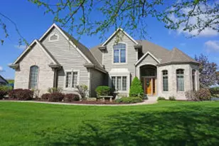 W282N4163 Somerset Ln, Delafield, WI 53072 - Photo 1