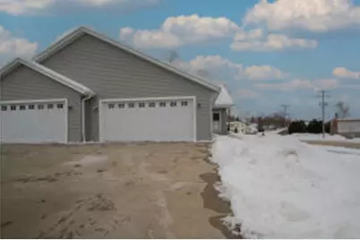 301  Creekside Ct, Watertown, WI 53098 - Photo 1