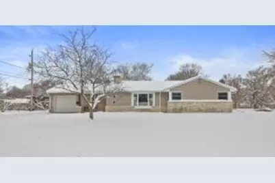 815  Parkview Ln, Mukwonago, WI 53149 - Photo 1