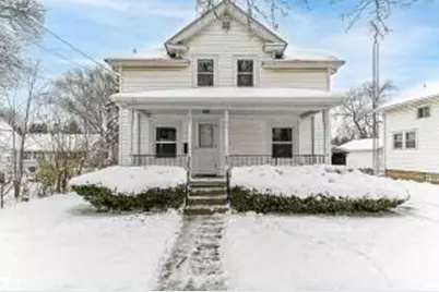 925 E Wisconsin St, Delavan, WI 53115 - Photo 1