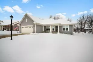 W207N17371 Parkview Dr, Jackson, WI 53037 - Photo 1