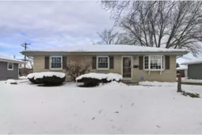 N84W15170  Knoll Ter, Menomonee Falls, WI 53051 - Photo 1