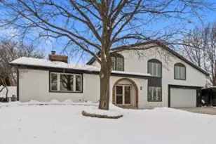 8100 W Imperial Dr, Franklin, WI 53132 - Photo 1