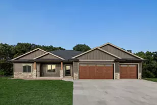 953 Bridger Dr, Holmen, WI 54636 - Photo 1