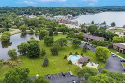 339  Park Hill Dr, Pewaukee, WI 53072 - Photo 1