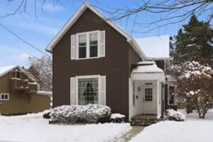 617 N 7th St, Manitowoc, WI 54220 - Photo 1