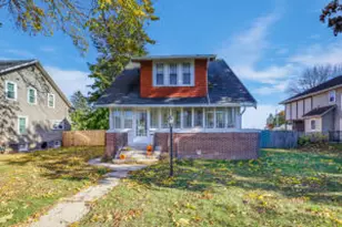 917 N 6th St, Manitowoc, WI 54220 - Photo 1