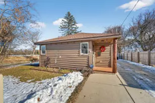 529 Parkview Dr, Racine, WI 53404 - Photo 1