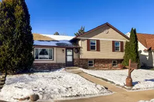 520 Greenmeadow Dr, Waukesha, WI 53188 - Photo 1