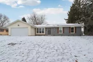 2117 Sunnyside Dr, Waukesha, WI 53186 - Photo 1