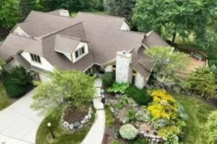 N19W22081 Foxview Ct, Pewaukee, WI 53186 - Photo 1