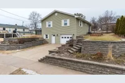 215  Poplar St, Onalaska, WI 54650 - Photo 1