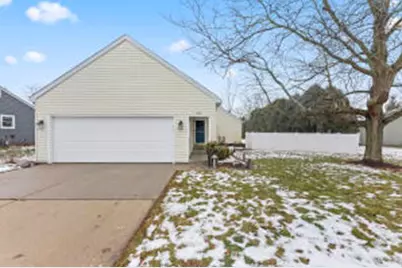 909  York Imperial Dr, Oconomowoc, WI 53066 - Photo 1