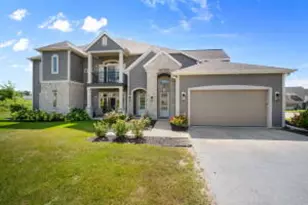 2853 Fox Lake Cir, Waukesha, WI 53189 - Photo 1