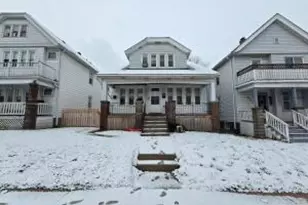 2657 S 15th Pl, Milwaukee, WI 53215 - Photo 1