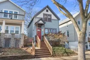 1751 N Franklin Pl, Milwaukee, WI 53202 - Photo 1