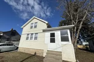 644 W 6th Ave, Oshkosh, WI 54902 - Photo 1