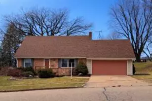 465 Dardis Dr, Burlington, WI 53105 - Photo 1