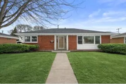 1108  Shorecrest Dr, Racine, WI 53402 - Photo 1