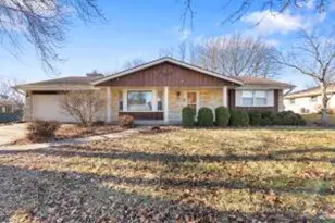 7975 S Wynbrook Ct, Oak Creek, WI 53154 - Photo 1