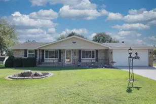 15035 W Kingsway Dr, New Berlin, WI 53151 - Photo 1