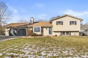 702 Fox Knoll Dr, Racine, WI 53185 - Photo 1