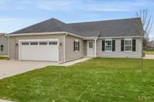 130 Spring Dr, Walworth, WI 53184 - Photo 1