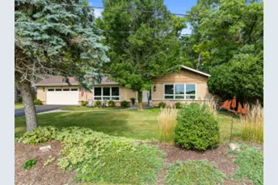 946  Shabbona Dr, Fontana, WI 53125 - Photo 1